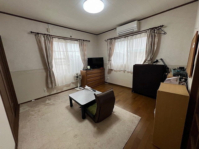 大磯の国道1号線沿いの店舗付き住宅